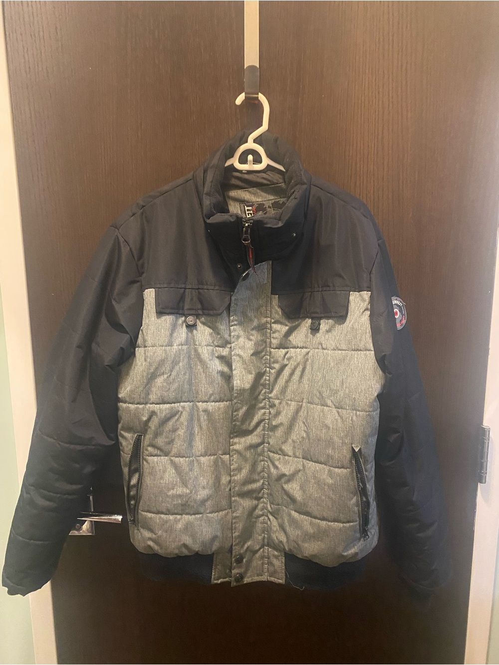 Men's Two-Tone Puffer Jacket - Black & Gray